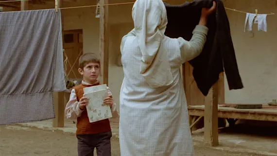 عطر دفتر مشق و مداد مشکی؛ سفری به خاطرات کودکی 3 where is the friends home scence 03